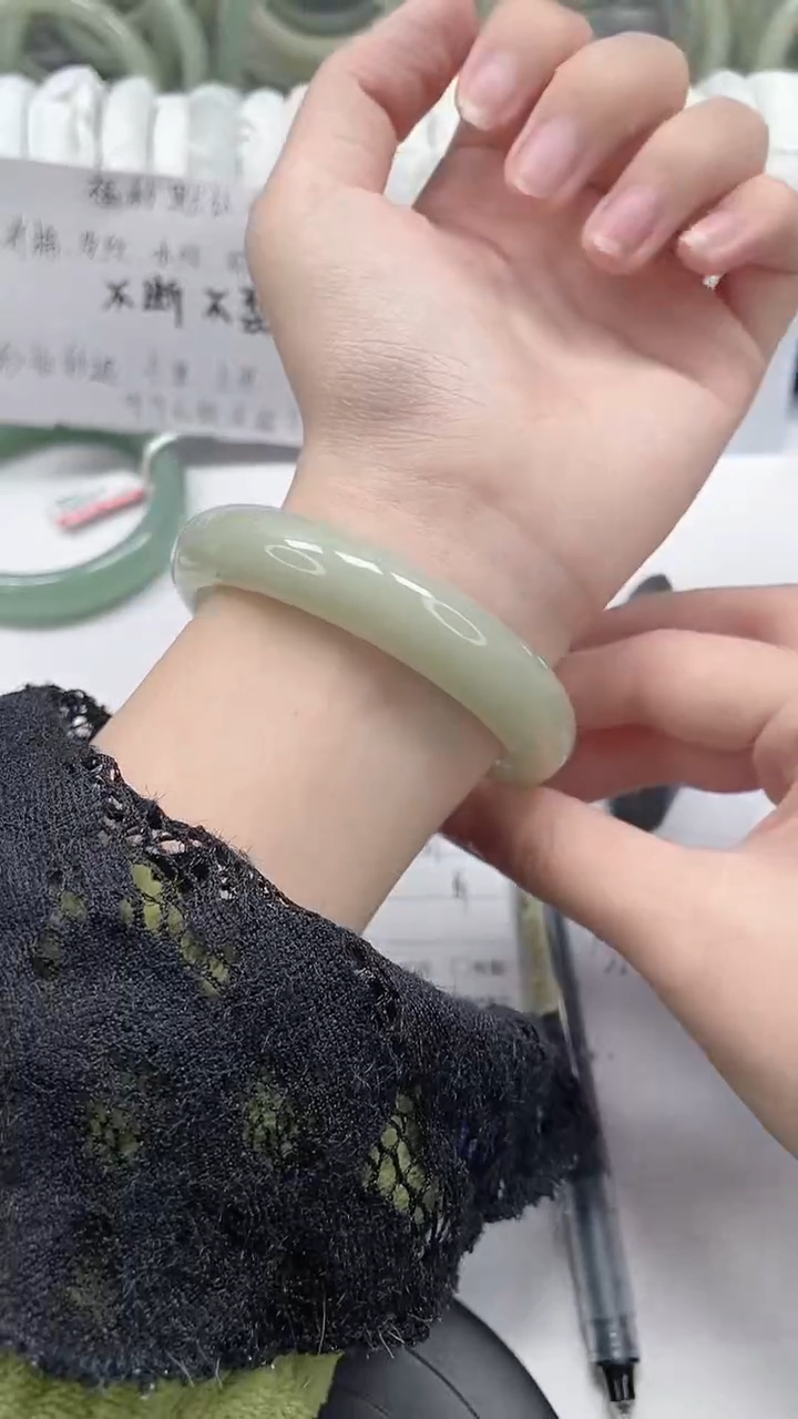 未镶嵌手镯石英质玉47-59/60