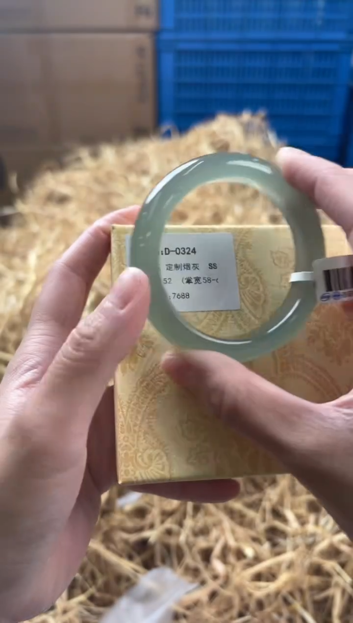 未镶嵌手镯石英质玉D-0324