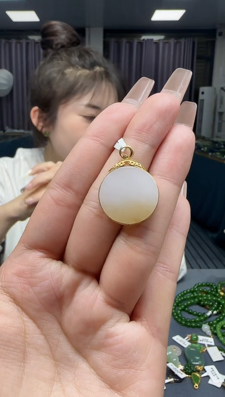 【闪购商品】和田玉挂件18K金镶嵌1