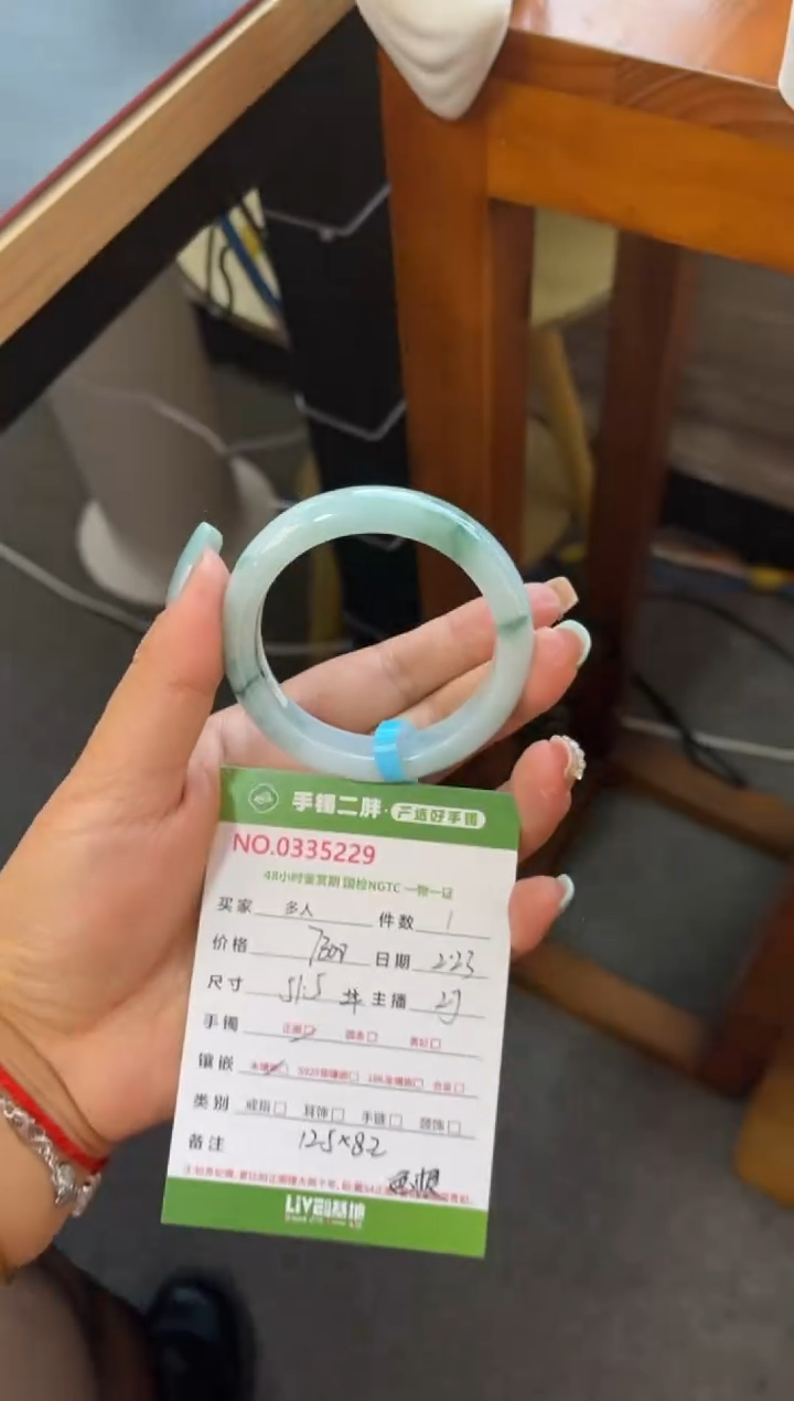 【闪购商品】翡翠手镯未镶嵌多人