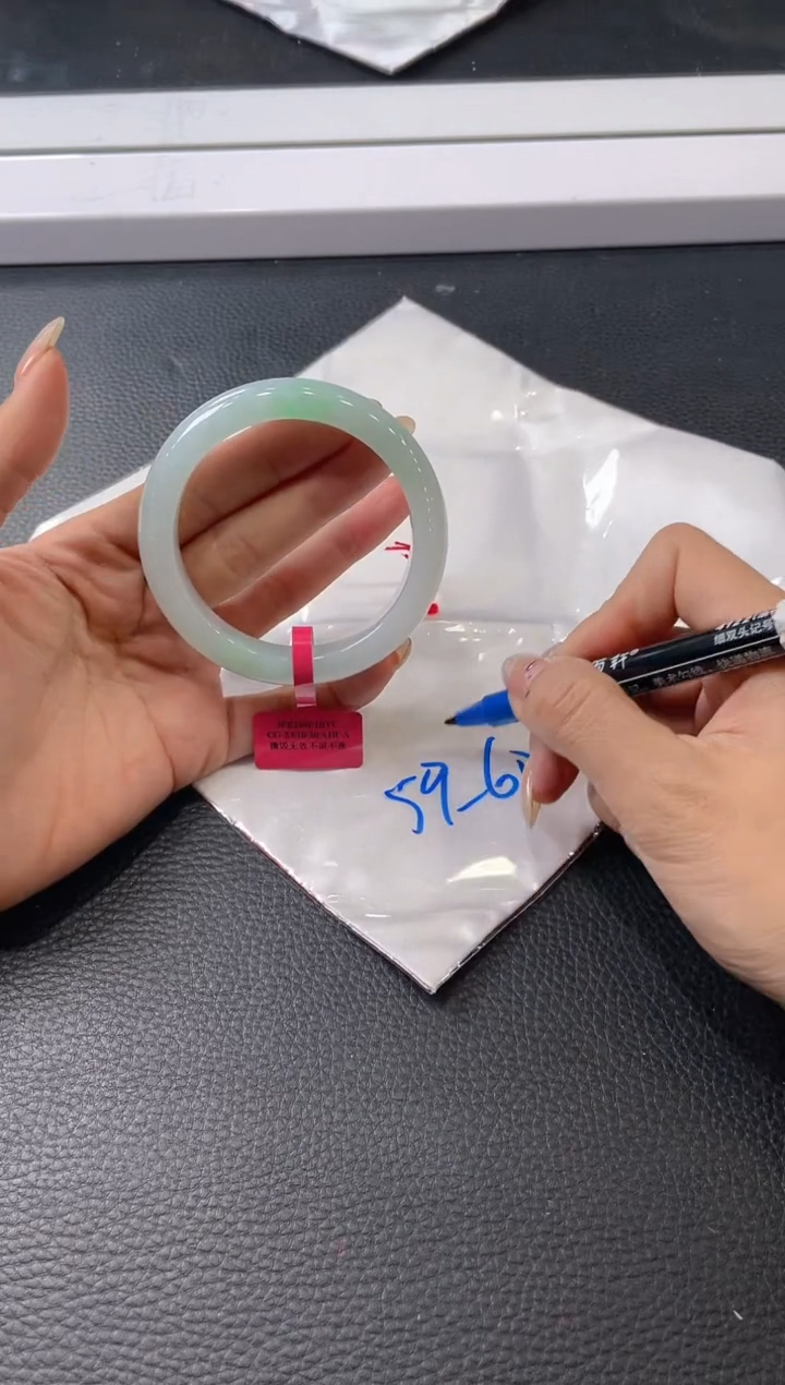 【闪购商品】翡翠手镯未镶嵌手镯