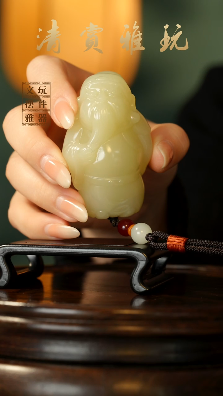 玉《义薄云天》手把件摆件
