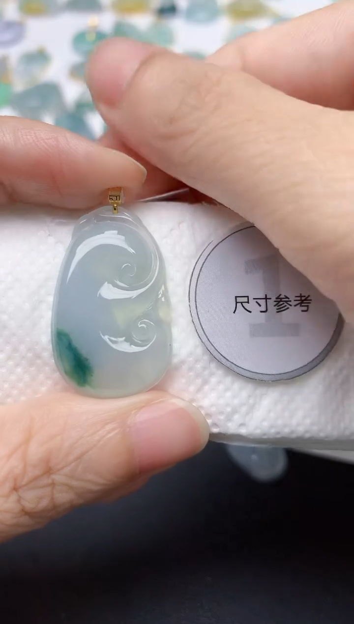 翡翠18K金镶嵌颈饰天然缅甸A货翡翠