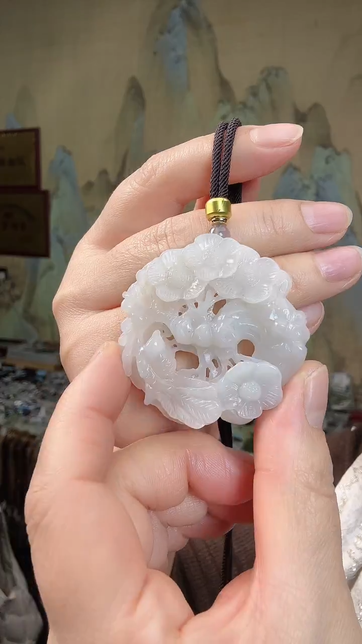 颈饰未镶嵌和田玉.