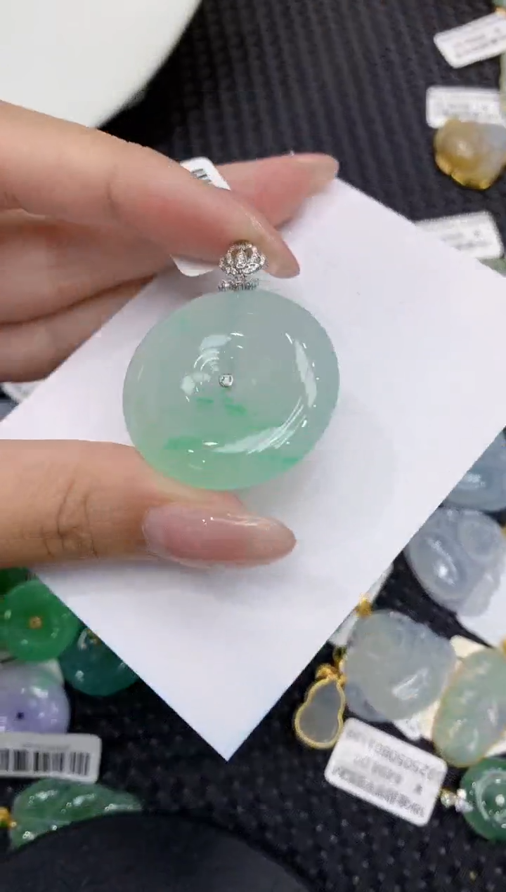 翡翠18K金镶嵌颈饰111111111