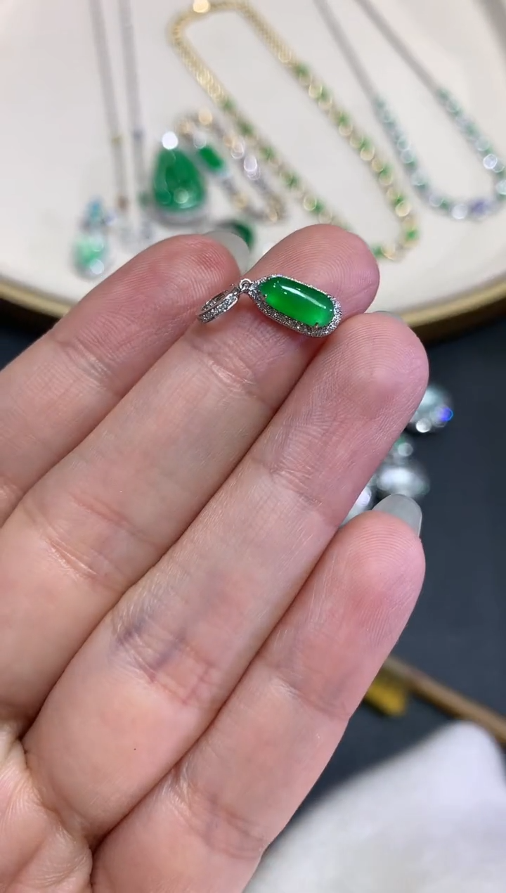 【闪购商品】翡翠吊坠(不含链)18K金镶嵌W762|3980