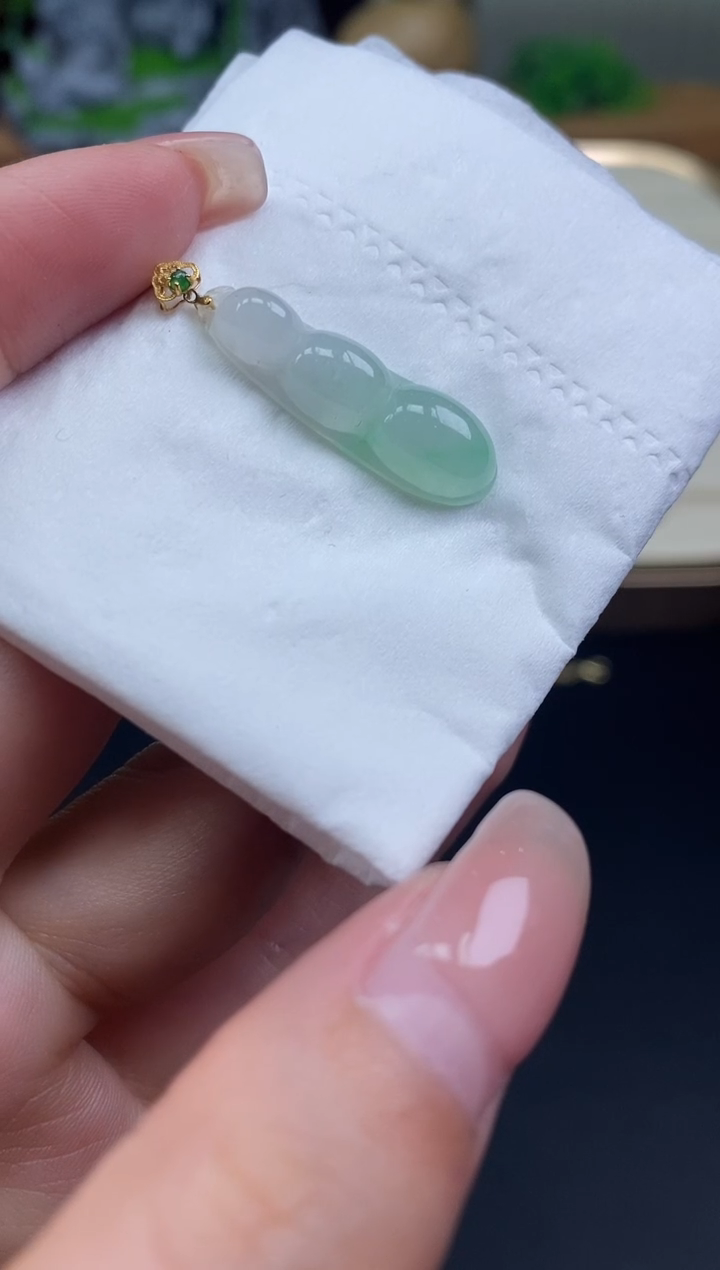 吊坠(不含链)18K金镶嵌翡翠豆子18K金扣镶嵌@@CMT