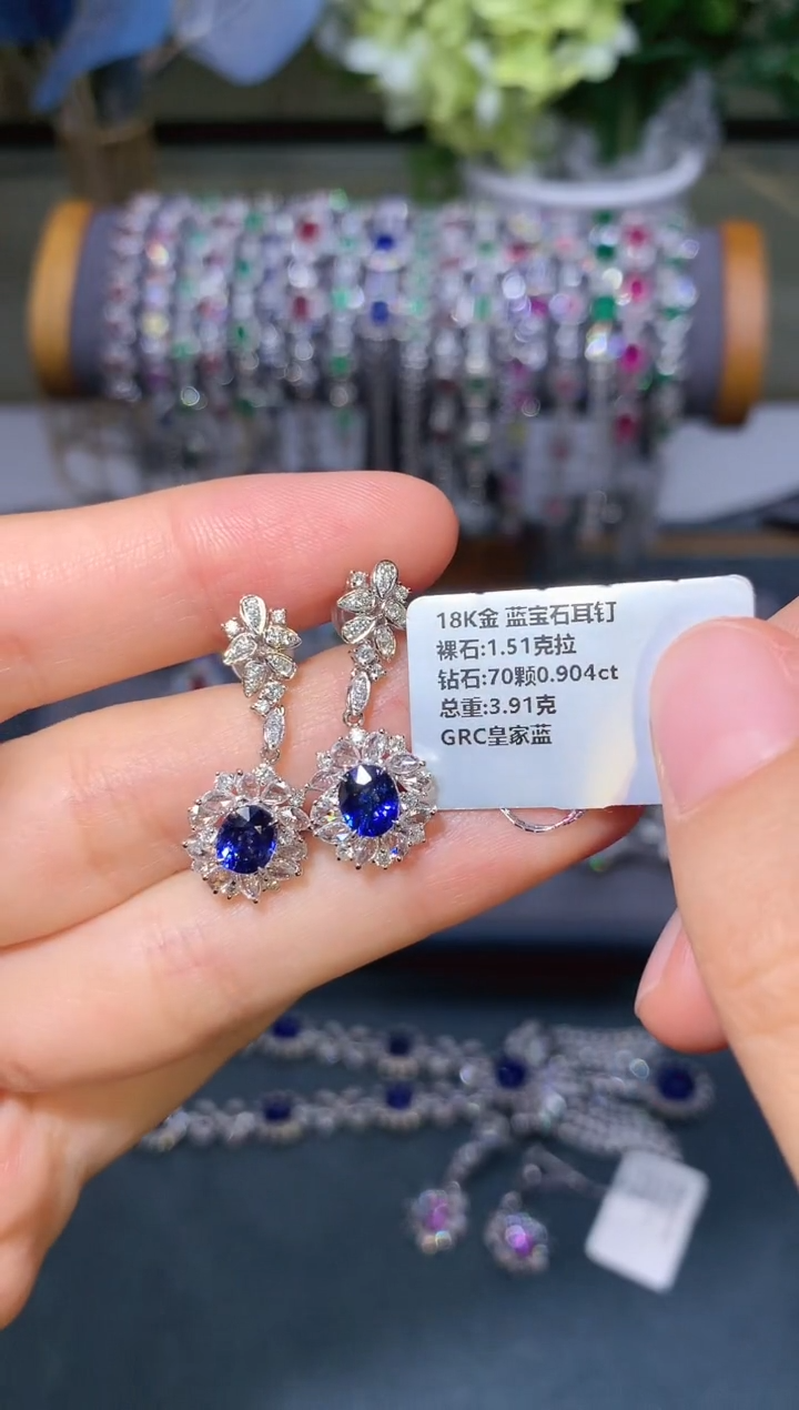 【闪购商品】蓝宝石耳钉18K金镶嵌       