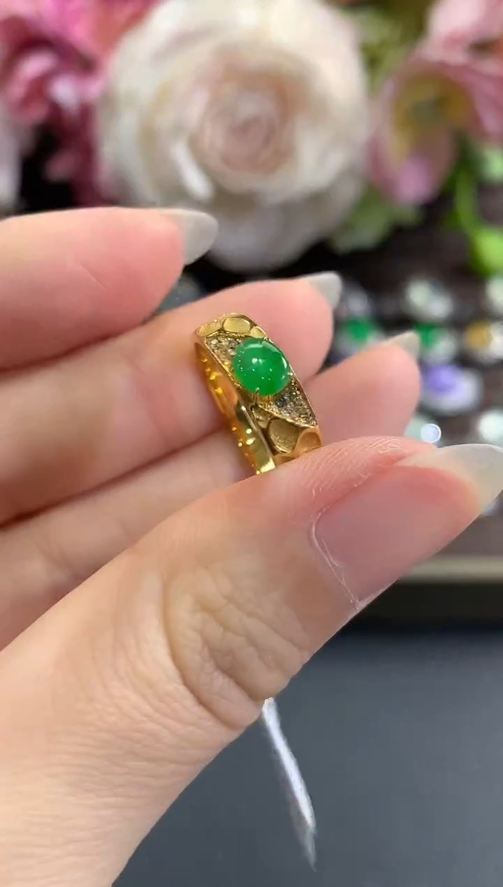 18K金镶嵌戒指翡翠b26 