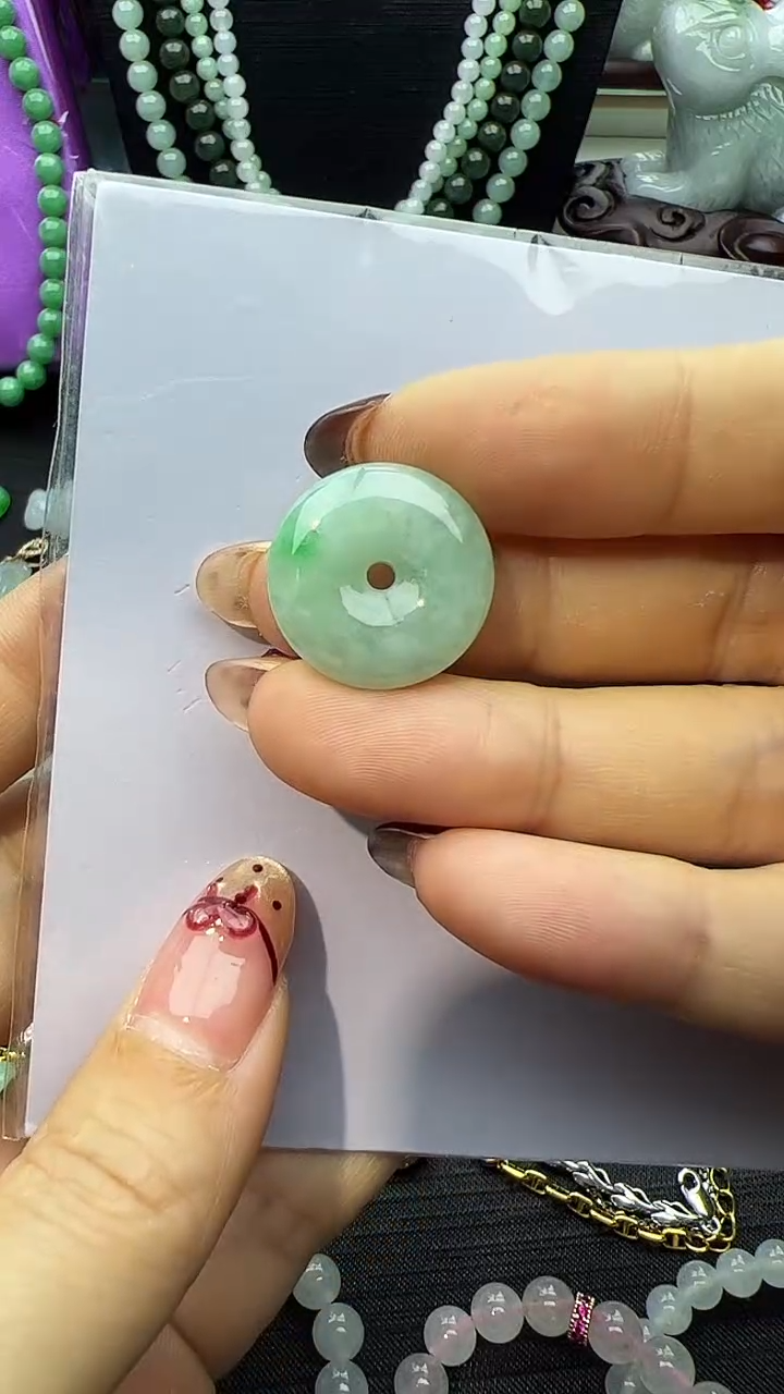 颈饰未镶嵌翡翠平安扣