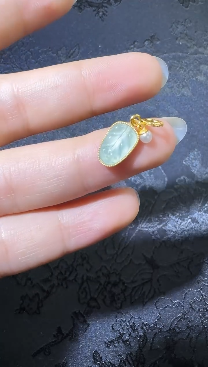 【闪购商品】翡翠吊坠(不含链)银S925镶嵌叶子