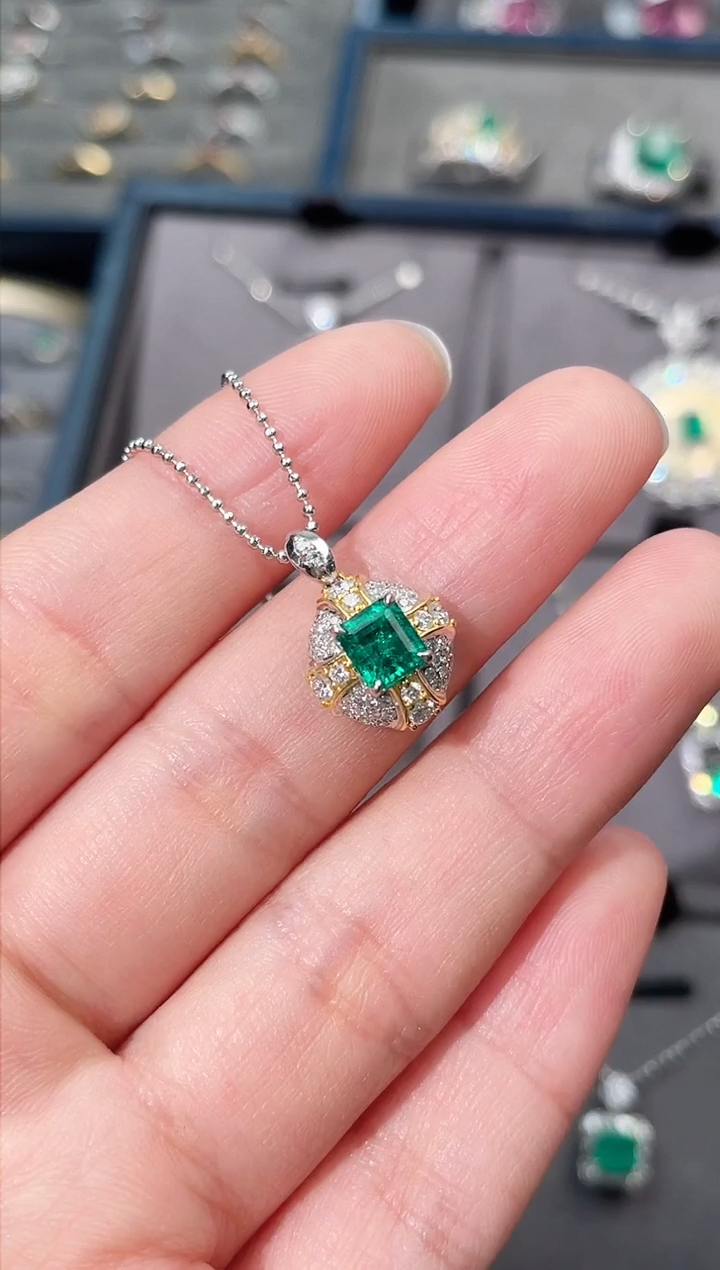 【闪购商品】祖母绿吊坠(不含链)18K金镶嵌/0.71ct/定向