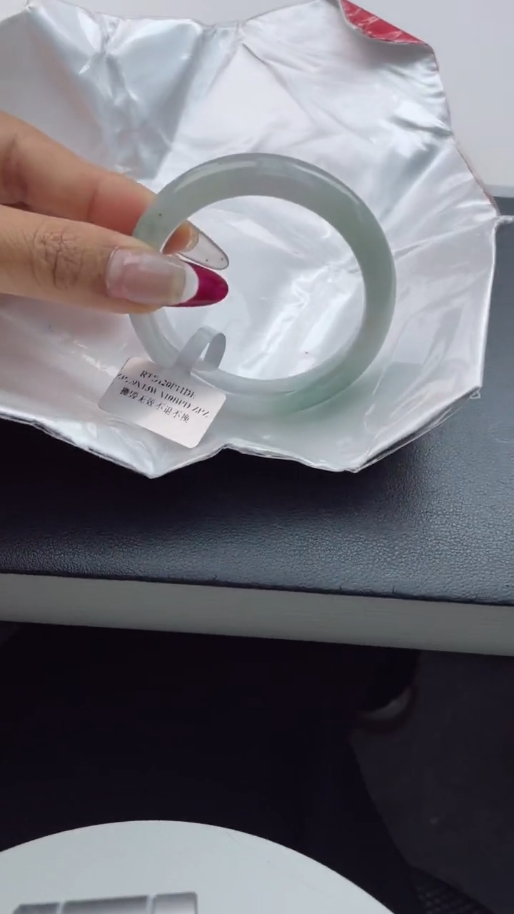 【闪购商品】翡翠手镯未镶嵌12翡翠手镯（微瑕）