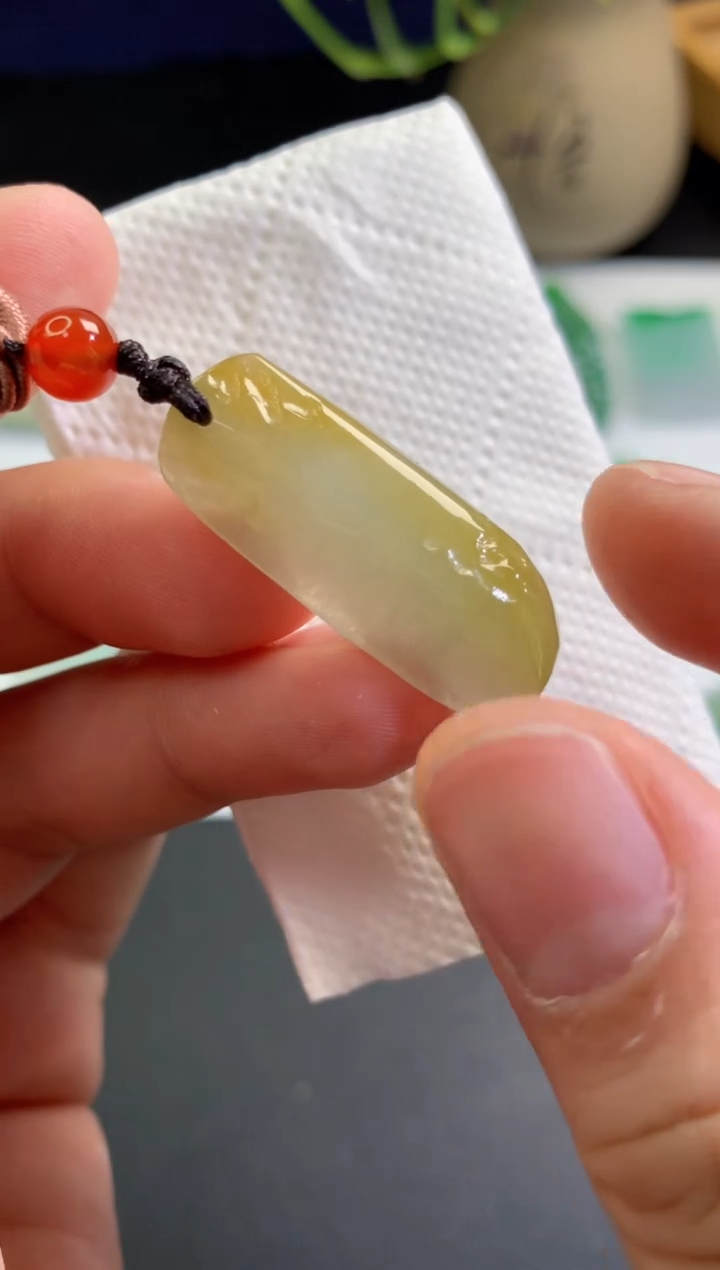 翡翠未镶嵌颈饰  