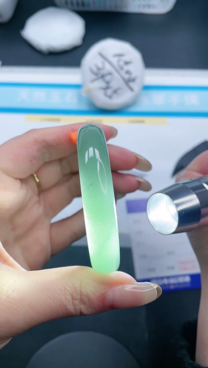 【闪购商品】石英质玉手镯未镶嵌15V203-53