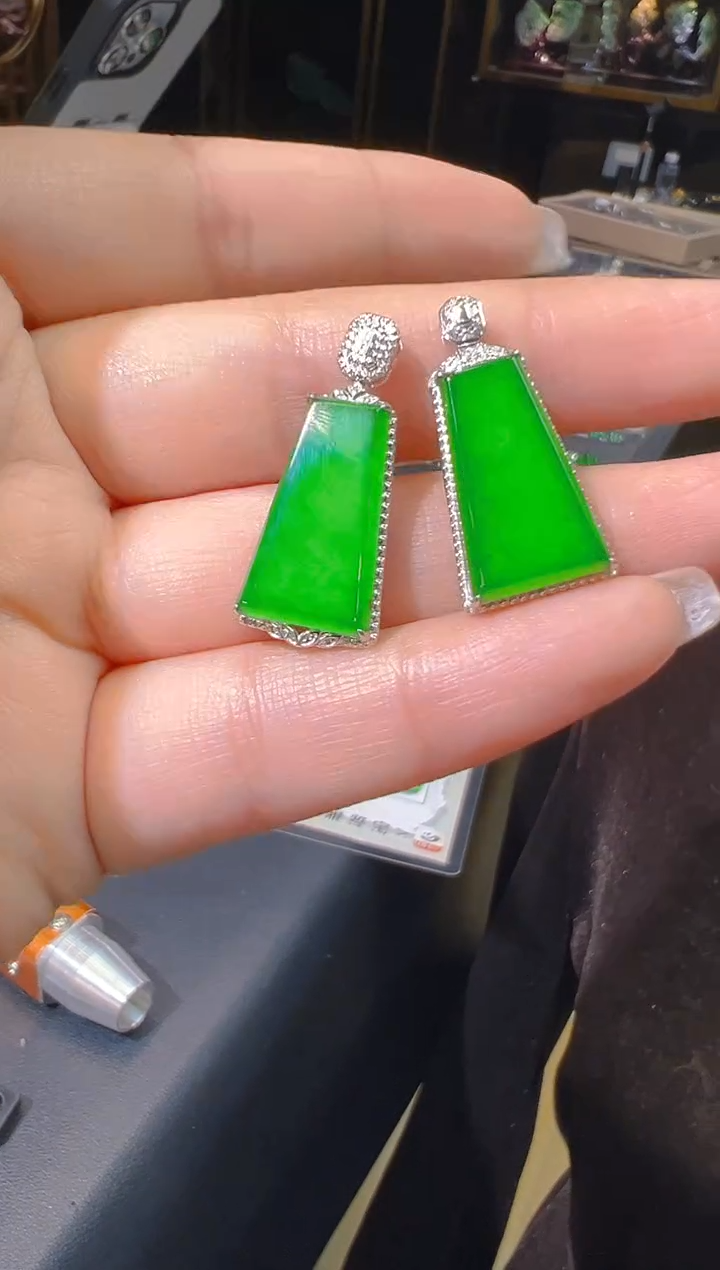 【闪购商品】翡翠吊坠(赠链)18K金镶嵌093(多样性发货)