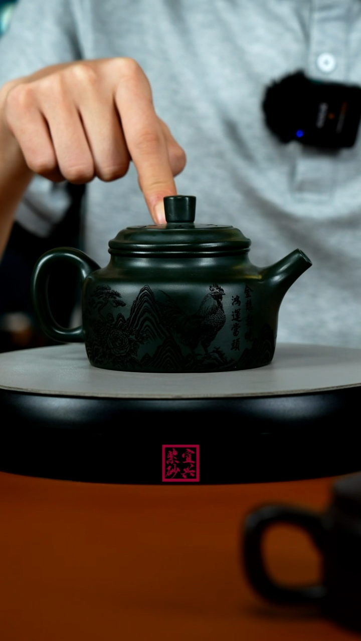 茶壶紫砂绿泥刻绘大吉大利德钟340cc