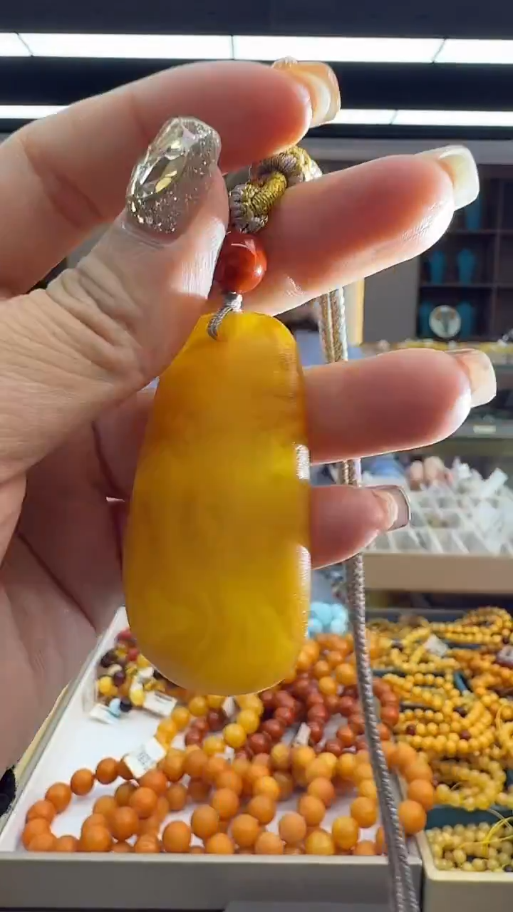 琥珀颈饰未镶嵌219秒拍号 假一罚三