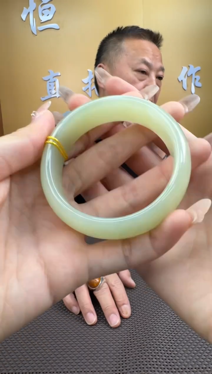 【闪购商品】和田玉手镯未镶嵌55