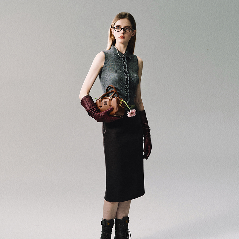 OAKMOO/ "封存的香气"学院风衬衫领针织打底衫女显瘦无袖开衫背心