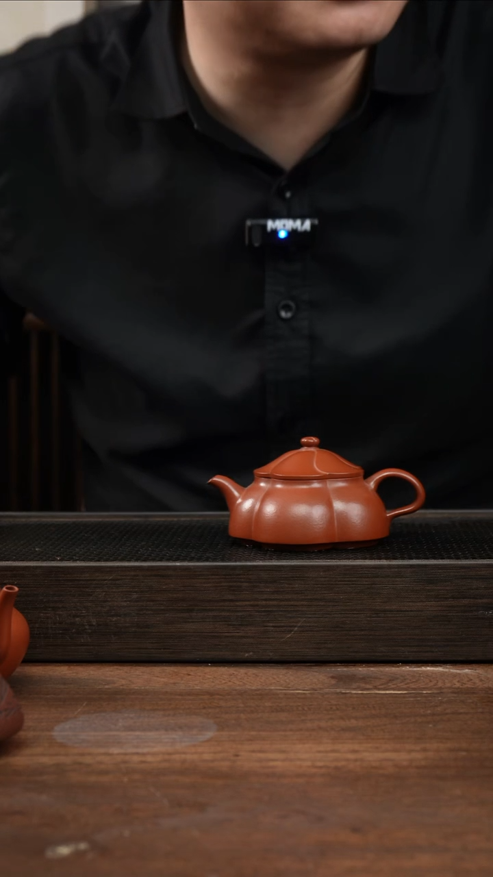 茶杯紫砂小***记朱泥花瓣壶！       120CC  