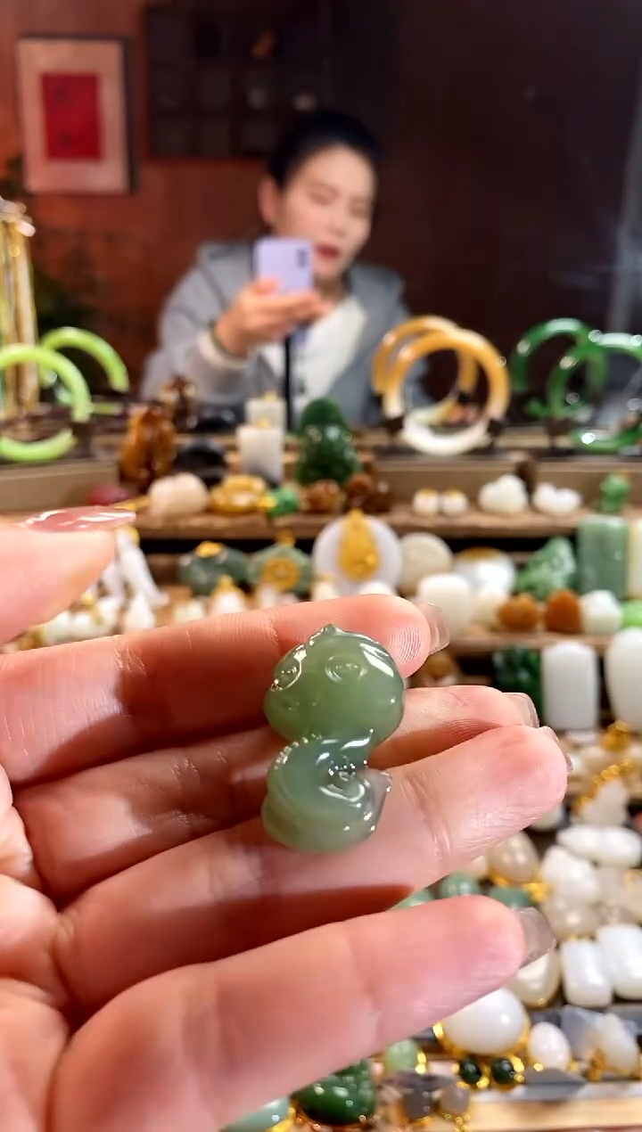 【闪购商品】和田玉吊坠未镶嵌。