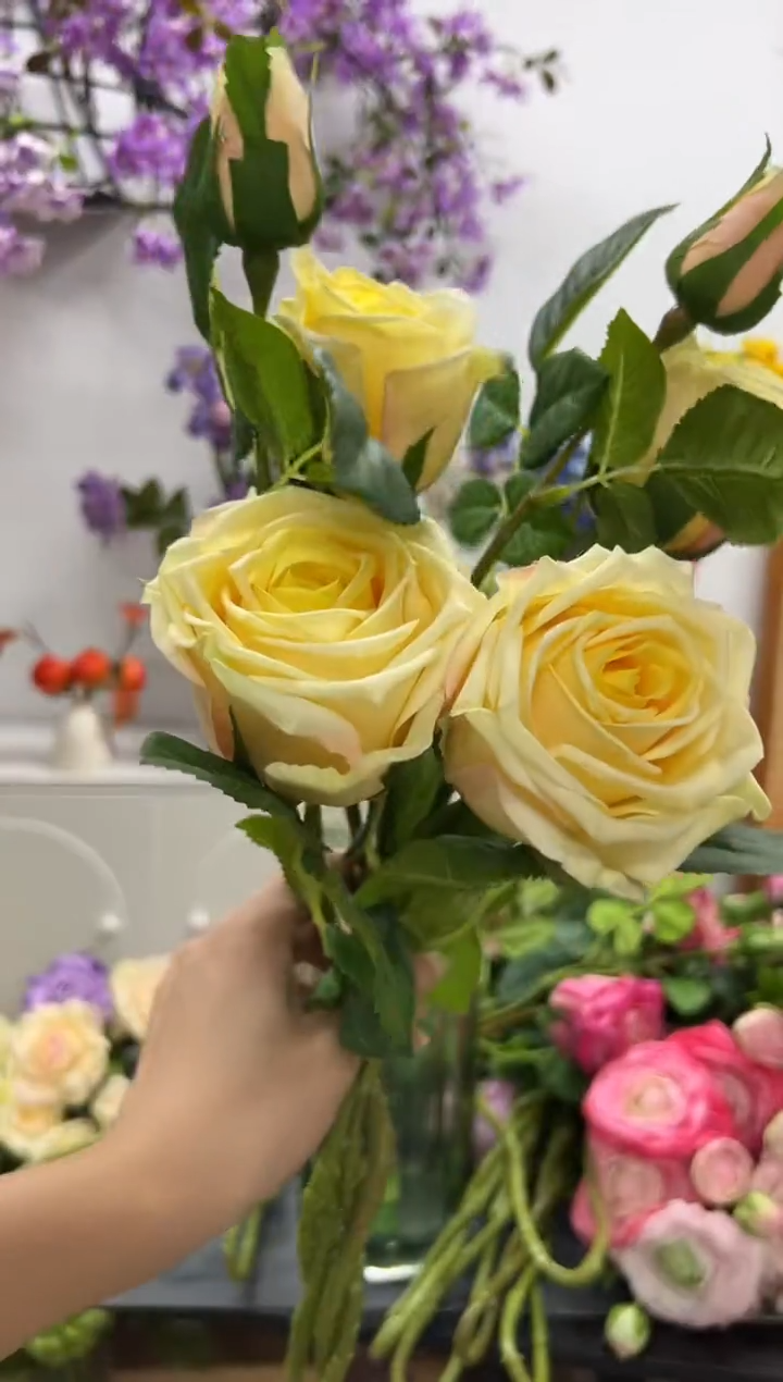 2枝黄色手感保湿赛车手