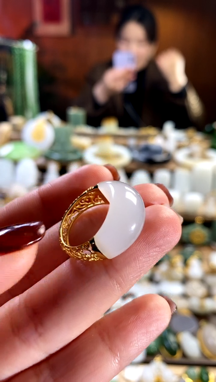 【闪购商品】和田玉戒指18K金镶嵌15