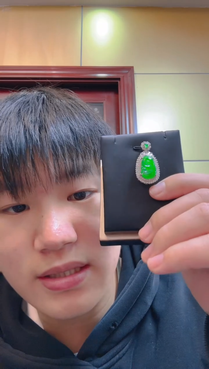 【闪购商品】翡翠吊坠(赠链)未镶嵌天然A货翡翠