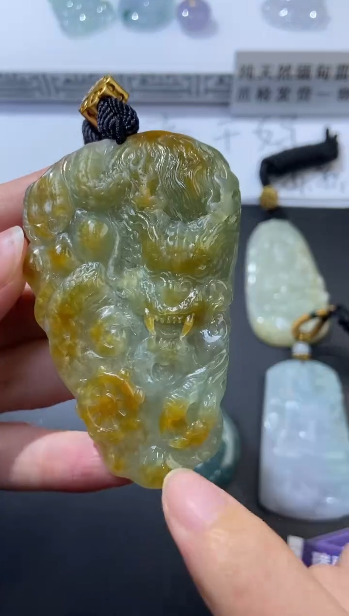 未镶嵌挂件翡翠376686    多人 