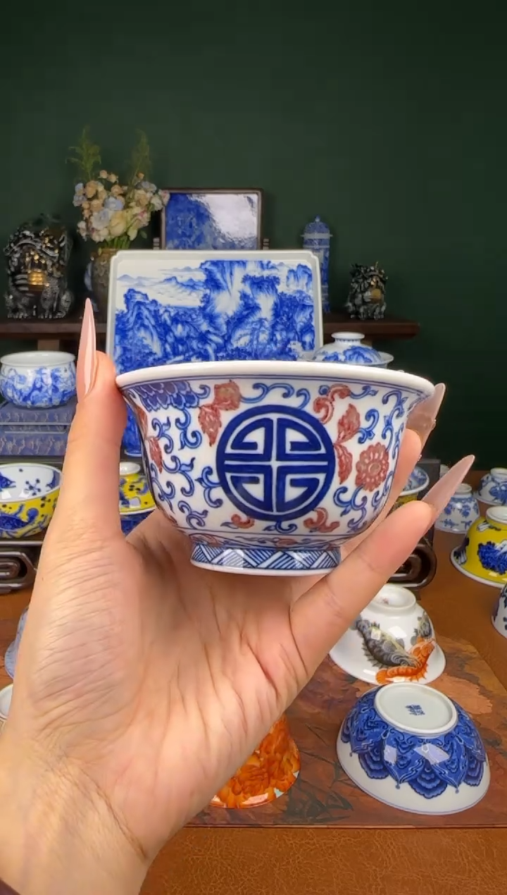 杯福利。青花釉里红。压手杯