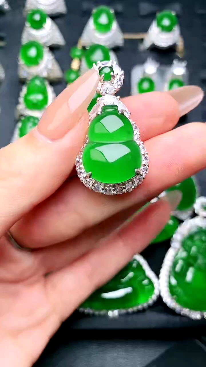 【闪购商品】翡翠吊坠(赠链)银S925镶嵌葫芦吊坠