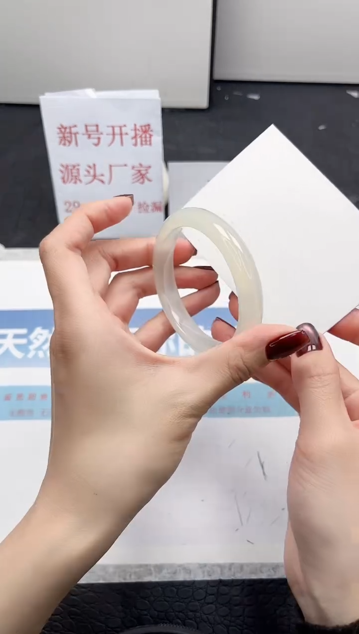 【闪购商品】石英质玉手镯未镶嵌Q163-56