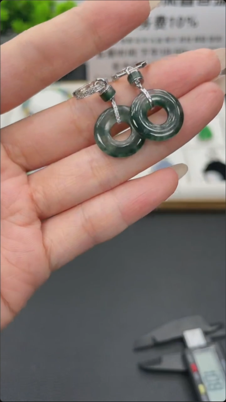 翡翠18K金镶嵌颈饰天然缅甸A货翡翠18k金镶嵌吊坠