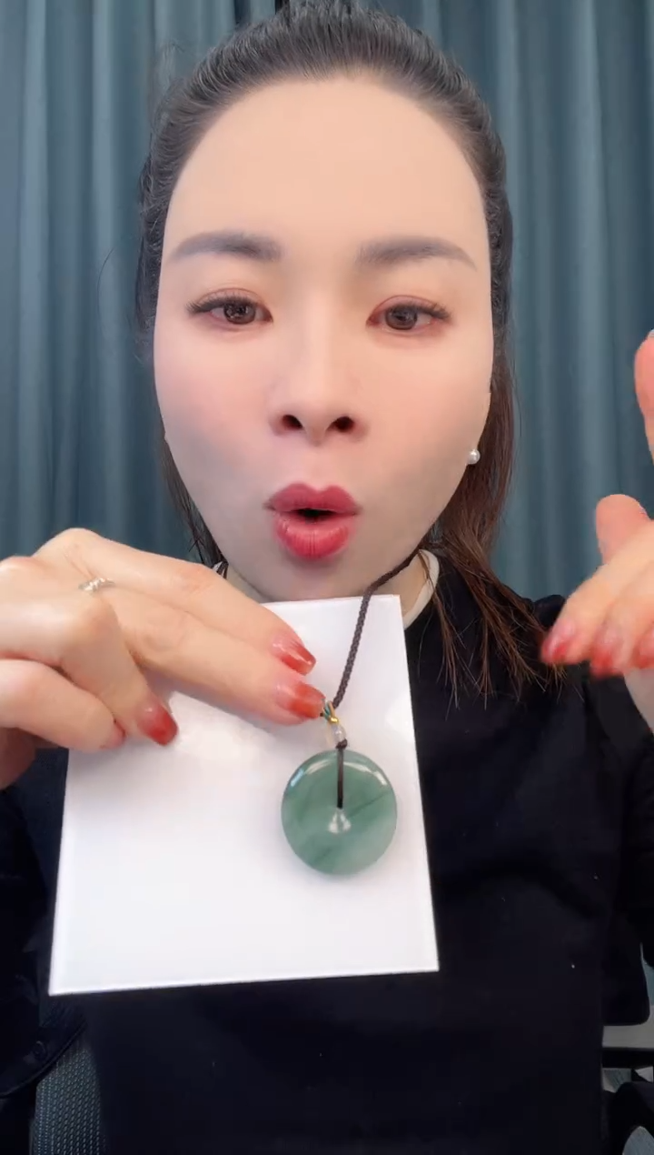 颈饰未镶嵌翡翠平安扣