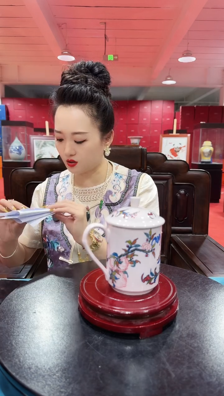陶瓷红稀土桃子办公杯