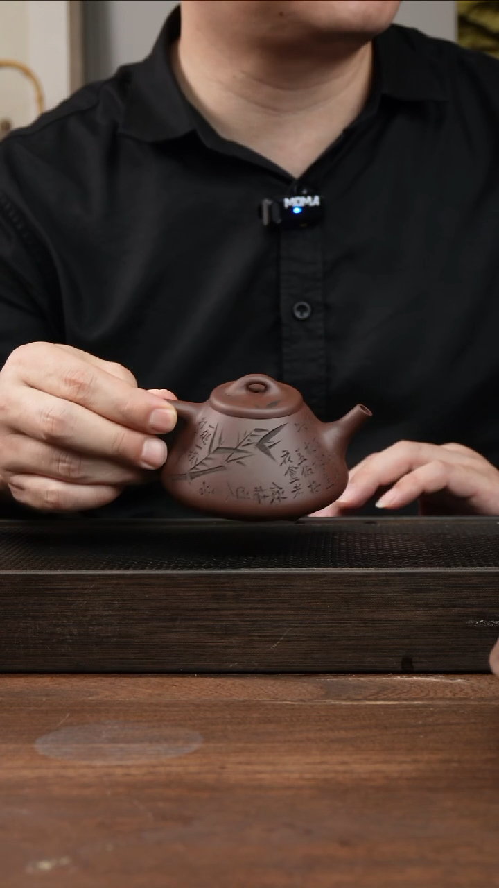 茶杯紫砂肆**丶紫泥子冶石瓢    刻绘竹子     180CC   