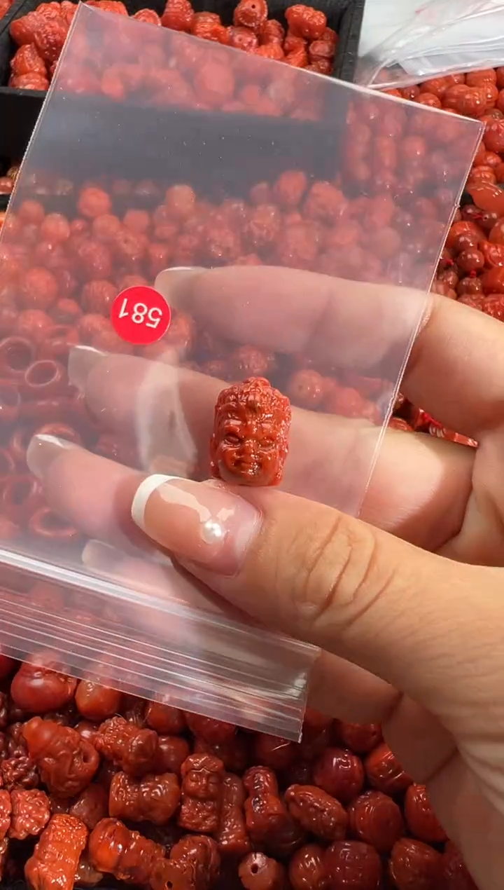 颈饰未镶嵌南红玛瑙1