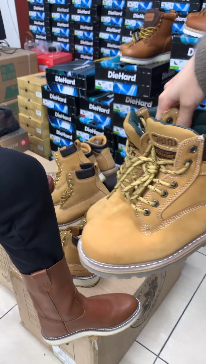 牛皮41码，牛头1，皮鞋码，工装靴，默认微瑕 个别鞋面有胶印