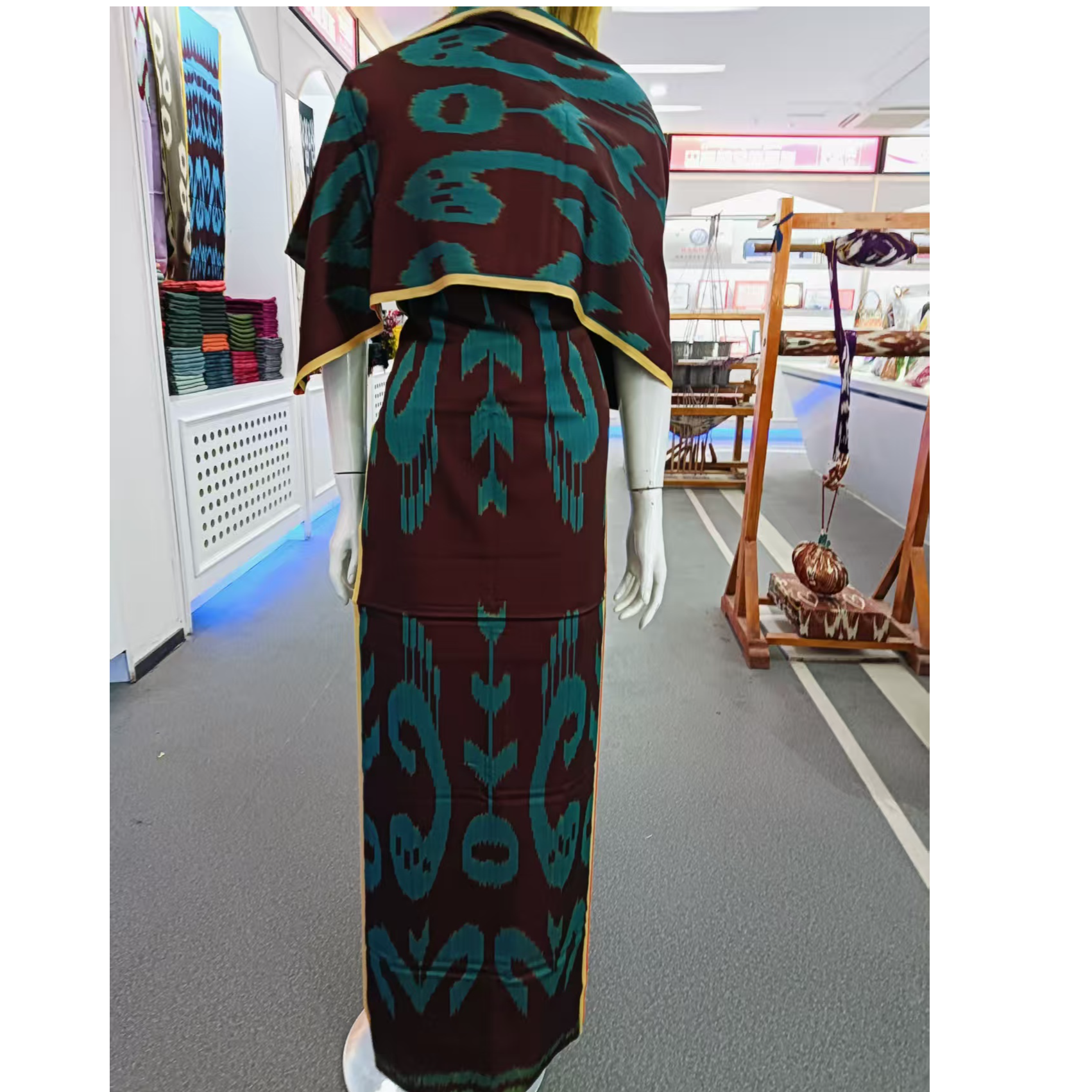 يىپەك پاختا ئارلاش  布料/真丝不褪色巴郎赞艾德莱斯丝绸布料