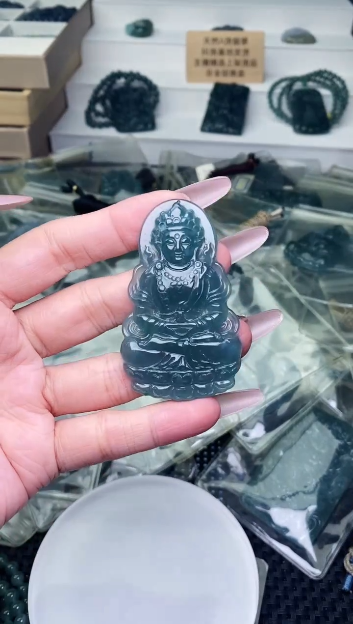 颈饰未镶嵌翡翠 