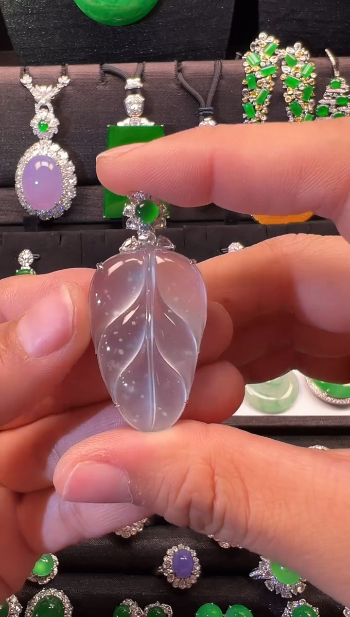 【闪购商品】翡翠吊坠(不含链)18K金镶嵌玻璃种雪花棉简镶福叶吊坠