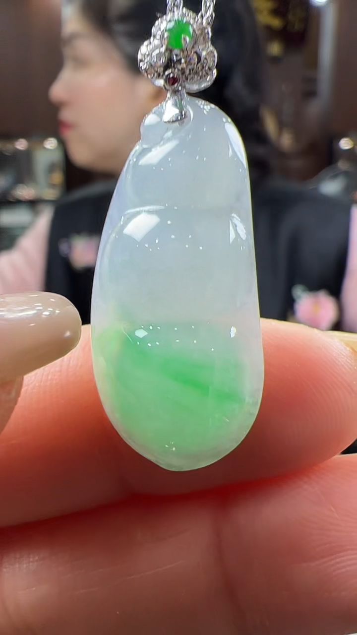 【闪购商品】翡翠挂件18K金镶嵌豆子不含链