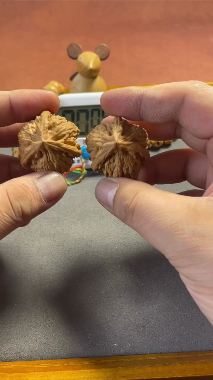 【闪购商品】文玩核桃把件粗筋三棱37尺寸