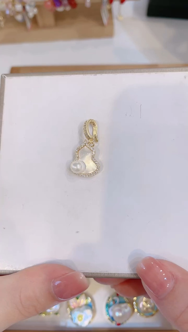 【闪购商品】淡水珍珠颈饰合金吊坠