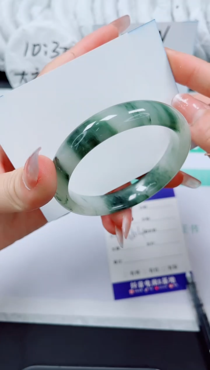 石英质玉手镯未镶嵌89/56.4