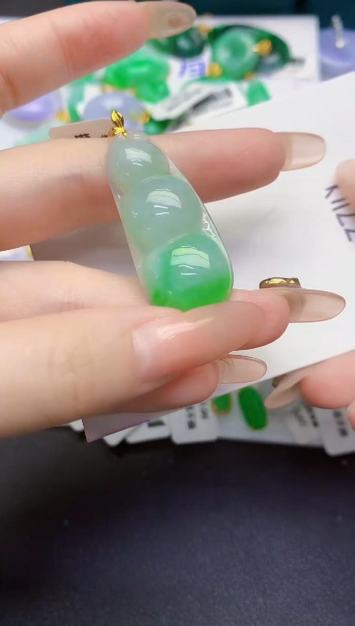 颈饰18K金镶嵌翡翠缅甸天然翡翠A货