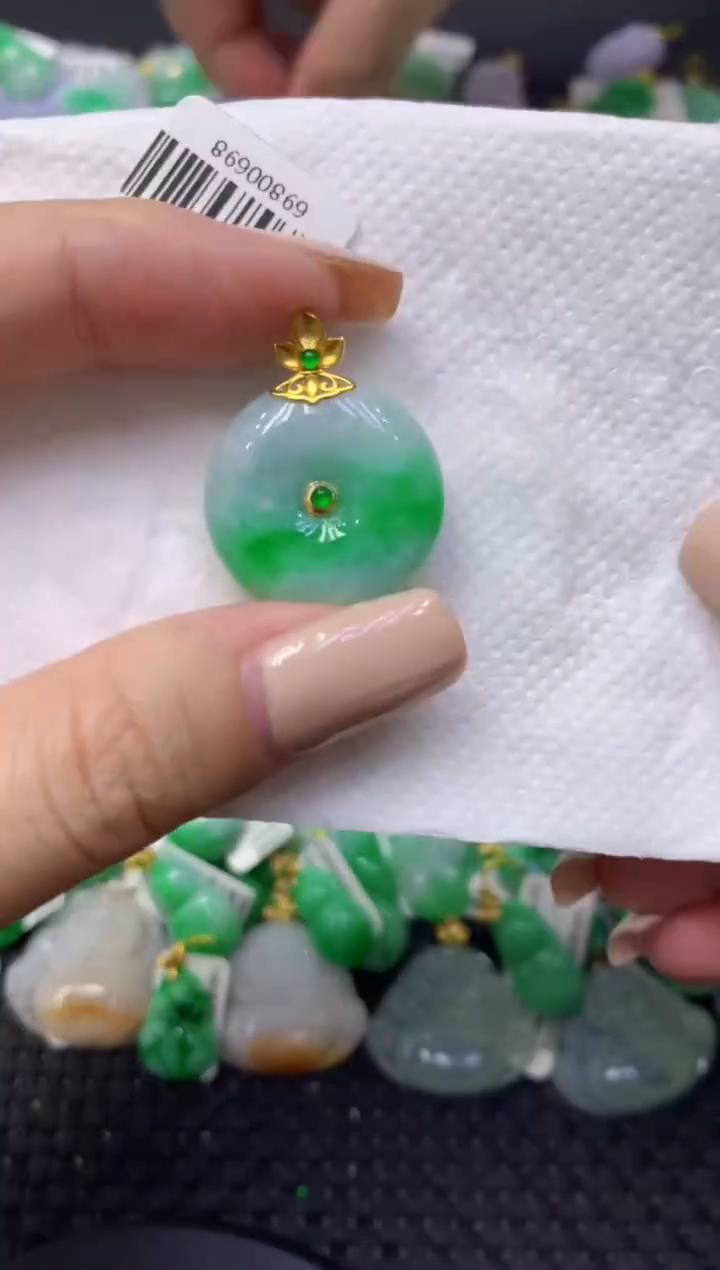 颈饰18K金镶嵌翡翠天然缅甸翡翠A货