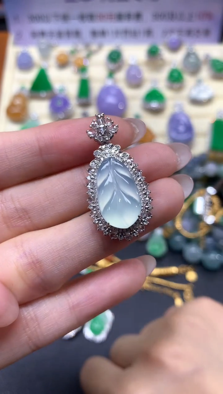 【闪购商品】翡翠吊坠(不含链)18K金镶嵌吊坠|9500+950