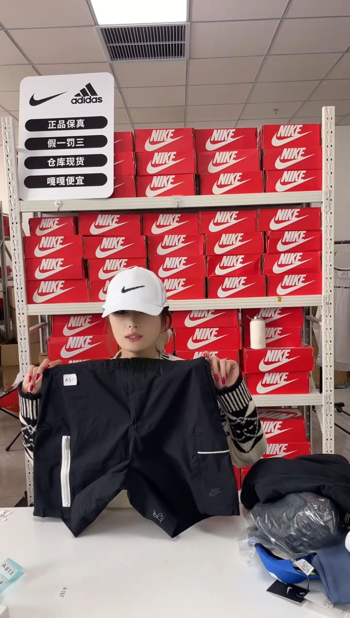 编码571闪购尺码180  Nike/耐克卫衣卫裤以直播间过款为主